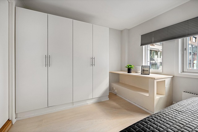 Skříň v místnosti